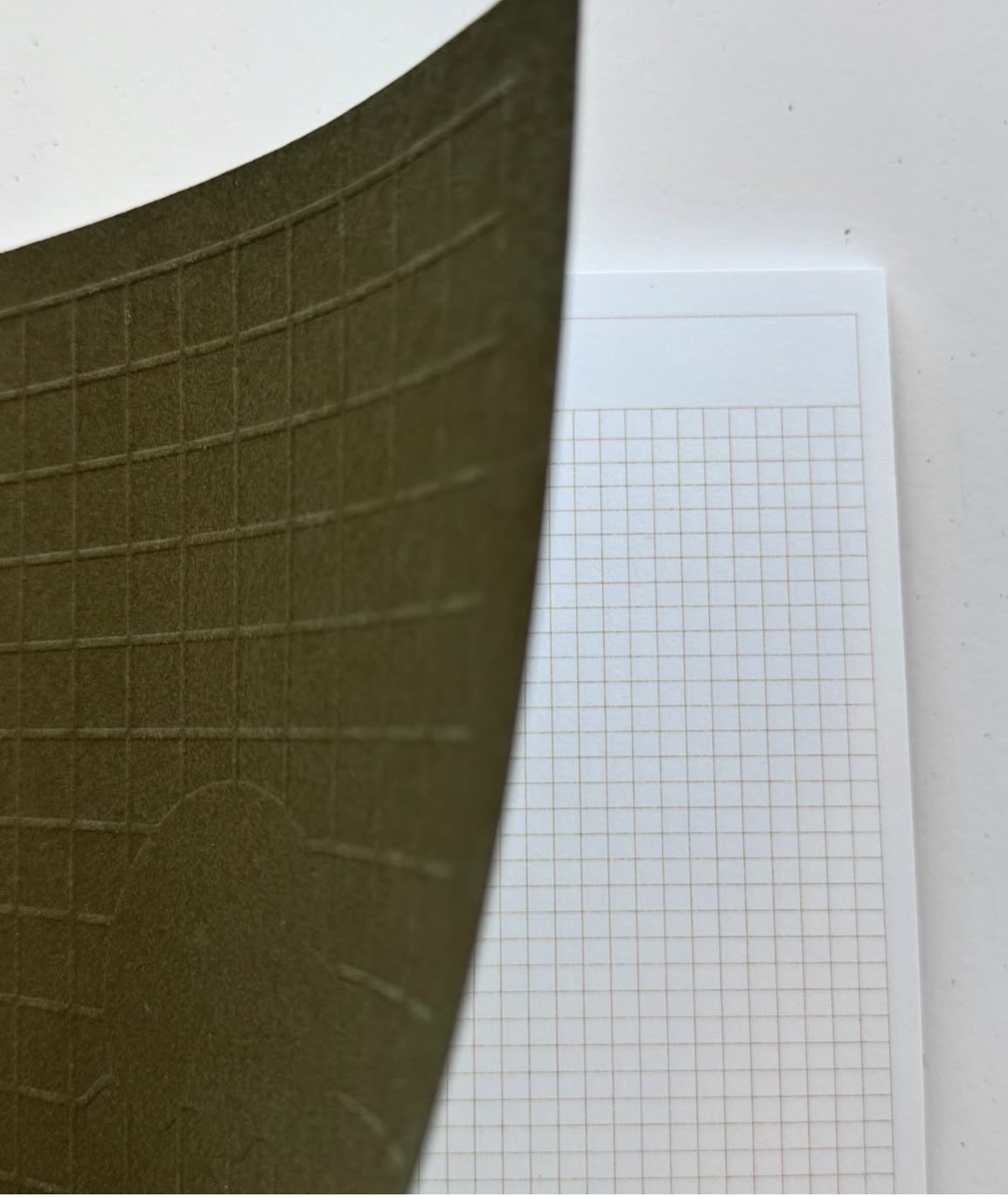 Intérieur carnet grille — Skylar Press